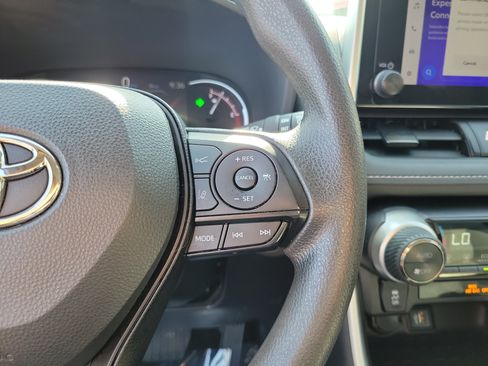 Used 2024 Toyota RAV4 XLE FWD image 23