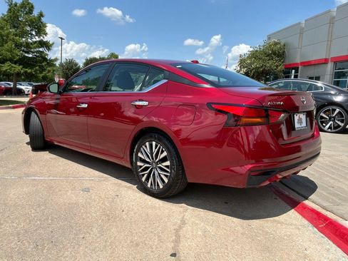 Used 2025 Nissan Altima 2.5 SV FWD image 8