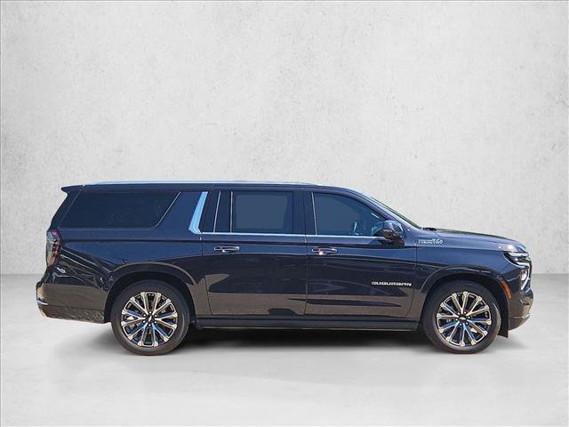 Used 2026 Chevrolet Suburban High Country AWD/4WD image 4
