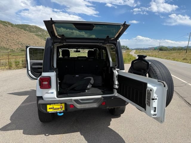 Used 2023 Jeep Wrangler Unlimited Sahara AWD/4WD image 31