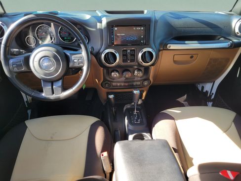 Used 2018 Jeep Wrangler Unlimited Sahara AWD/4WD image 7
