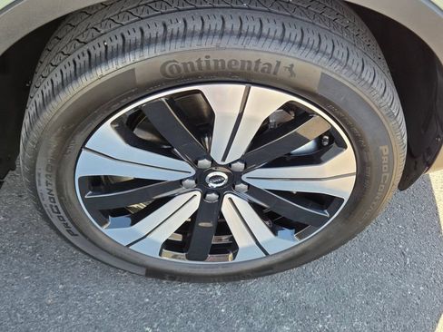 Used 2023 Volvo XC40 Recharge Plus w/ Protection Package Premier AWD/4WD image 9