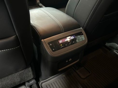 Used 2024 Nissan Pathfinder SL AWD/4WD image 42