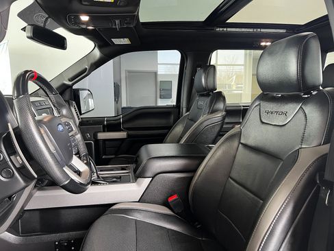 Used 2018 Ford F150 Raptor w/ Equipment Group 802A Luxury image 9