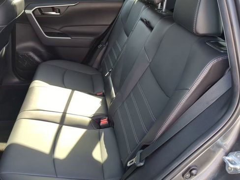 Used 2022 Toyota RAV4 XLE Premium image 17