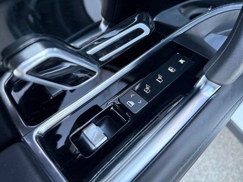 Certified 2023 Land Rover Range Rover SE image 32