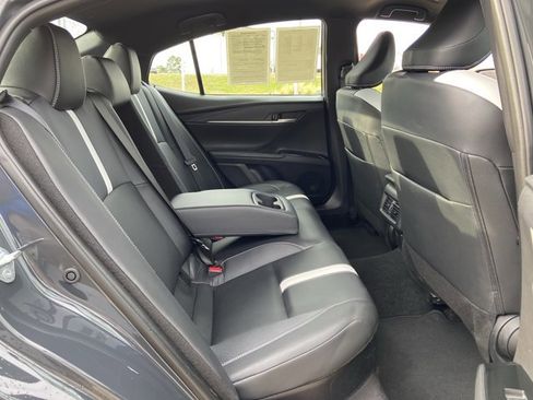 Used 2025 Toyota Camry SE image 13