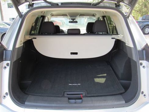 Certified 2024 Nissan Rogue SV FWD image 5