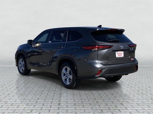 Certified 2023 Toyota Highlander L image 4