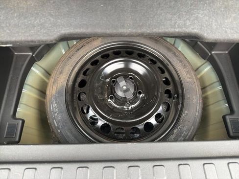 Certified 2019 Chevrolet Equinox LT w/ Driver Convenience Package image 16