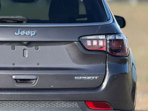 Used 2022 Jeep Compass Sport image 12