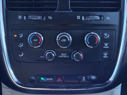 Used 2019 Dodge Grand Caravan SXT image 28