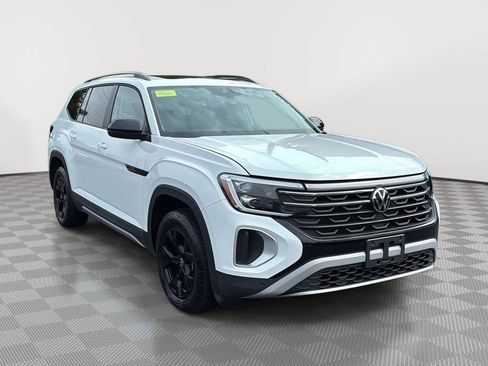 Used 2024 Volkswagen Atlas Peak Edition SE AWD/4WD image 6