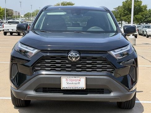 Used 2025 Toyota RAV4 LE AWD/4WD image 8