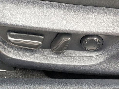 Used 2025 Toyota Camry SE image 19