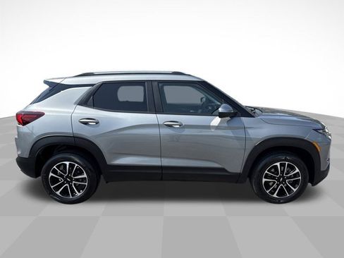 Used 2025 Chevrolet TrailBlazer LT image 4