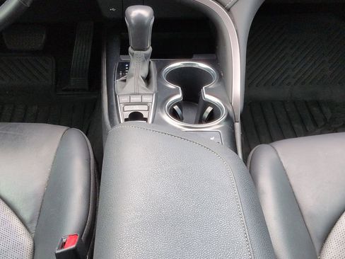 Used 2020 Toyota Camry XSE FWD image 19