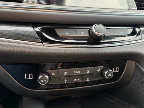 Used 2024 Buick Enclave Essence FWD image 17