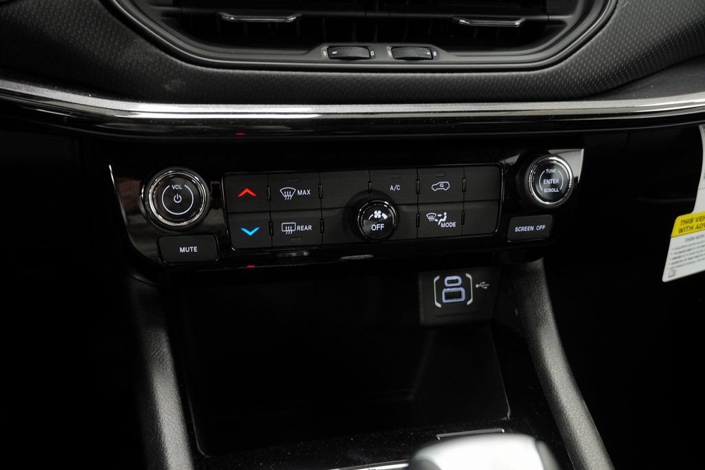New 2026 Jeep Compass Latitude AWD/4WD image 25