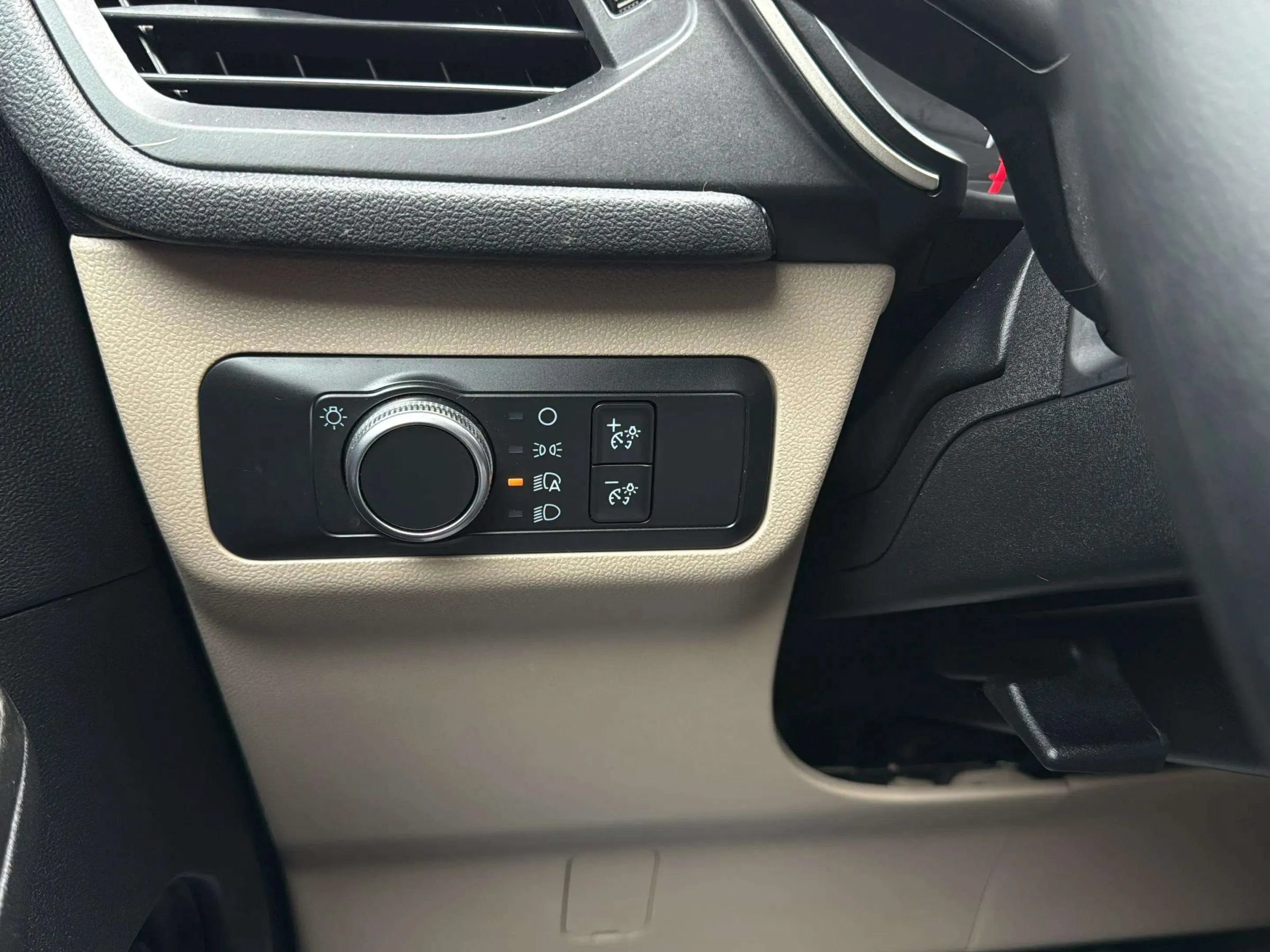 Used 2020 Ford Escape SE FWD image 20