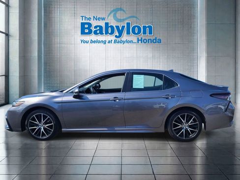 Used 2023 Toyota Camry SE FWD image 2