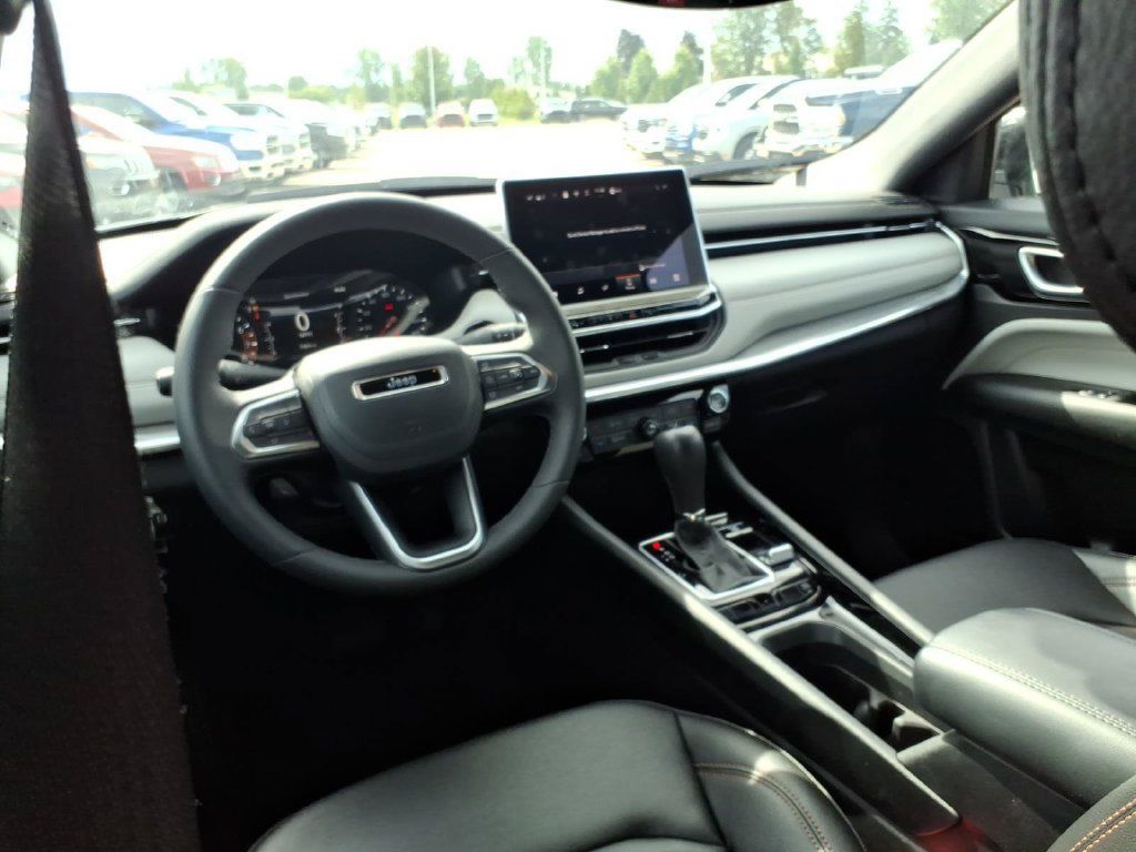 Used 2024 Jeep Compass Limited AWD/4WD image 8