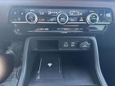 Used 2025 Honda Pilot Elite image 40