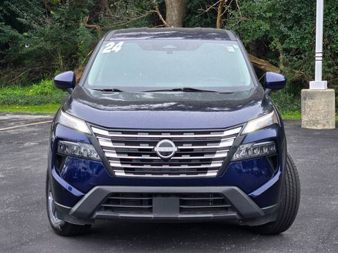 Used 2024 Nissan Rogue SV image 3