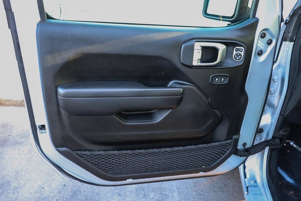 Used 2024 Jeep Wrangler Unlimited AWD/4WD image 24