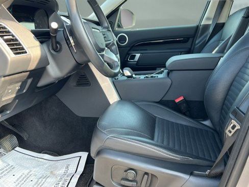 Used 2024 Land Rover Discovery S image 26