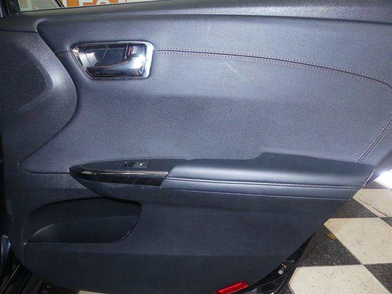 Used 2018 Toyota Avalon Touring w/ All Weather Liner Package FWD image 29