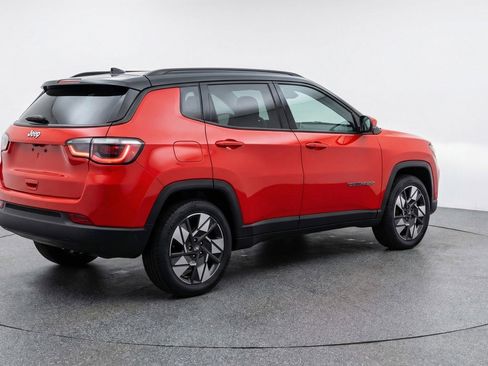 Used 2025 Jeep Compass Trailhawk image 9