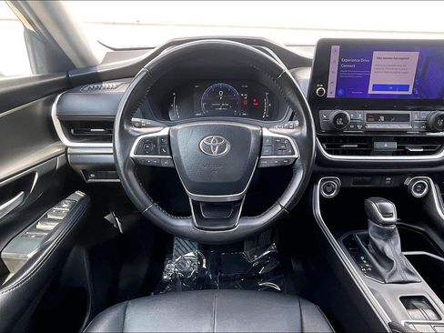 Used 2025 Toyota Grand Highlander FWD image 6