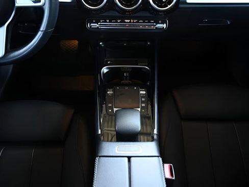 Used 2021 Mercedes-Benz GLB 250 4MATIC w/ Premium Package image 33