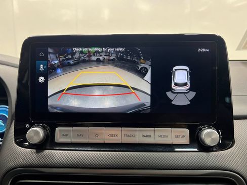 Used 2023 Hyundai Kona Limited FWD image 12