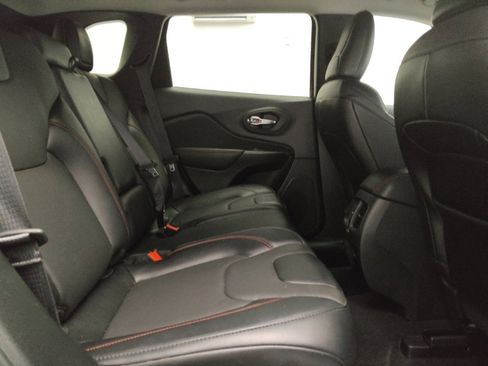 Used 2022 Jeep Cherokee Trailhawk w/ Premium Leather Package AWD/4WD image 19