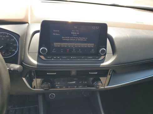 Used 2022 Nissan Rogue SV image 15