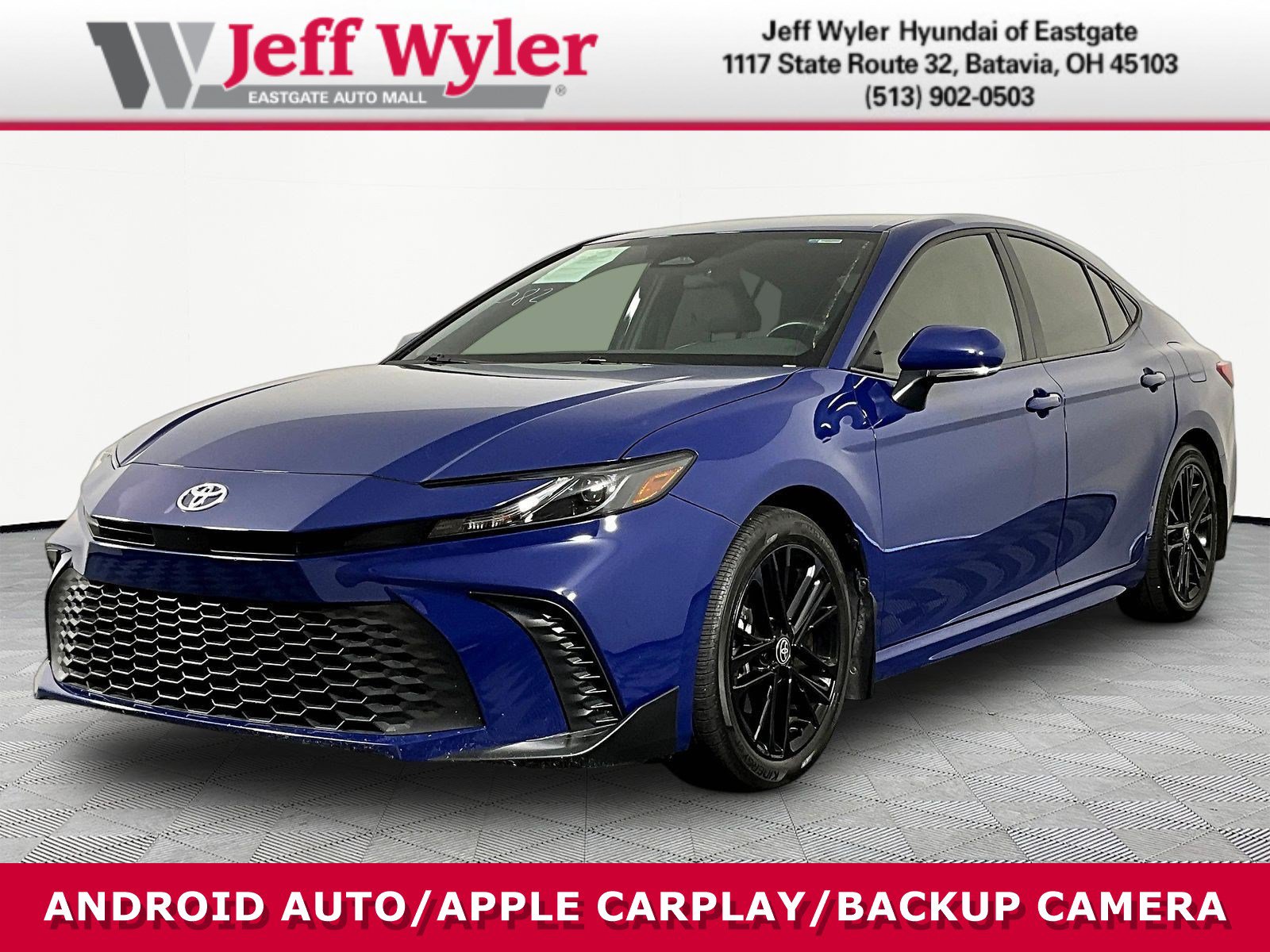 Used 2025 Toyota Camry SE FWD image 1