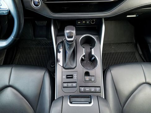 Used 2021 Toyota Highlander XLE image 52