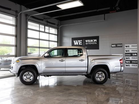Used 2018 Toyota Tacoma SR w/ SR Convenience Package AWD/4WD image 1