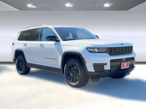 New 2025 Jeep Grand Cherokee L Altitude image 5