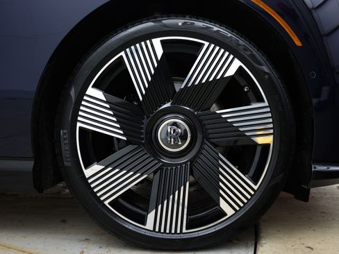 New 2026 Rolls-Royce Spectre image 17