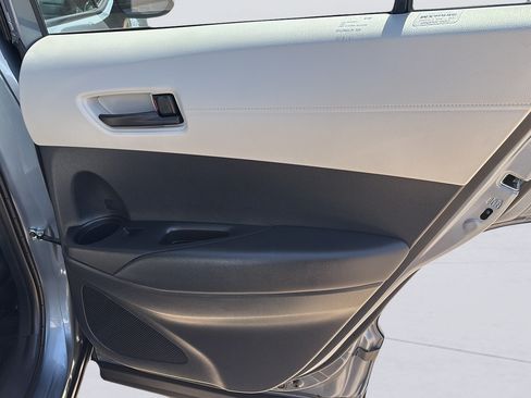 Used 2024 Toyota Corolla Cross LE FWD image 11