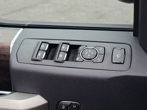 Used 2022 Ford F250 Lariat w/ Tremor Off-Road Package image 31