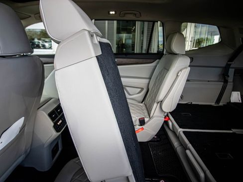 Used 2024 Volkswagen Atlas SEL Premium R-Line image 33