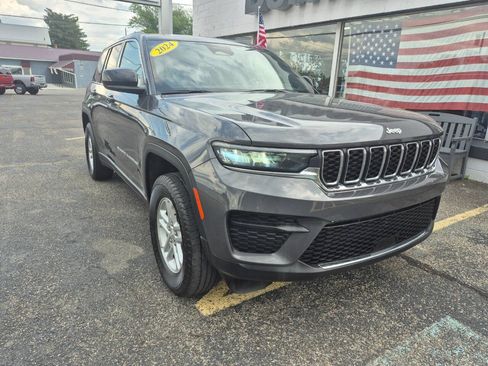 Used 2024 Jeep Grand Cherokee Laredo w/ Luxury Tech Group I AWD/4WD image 6