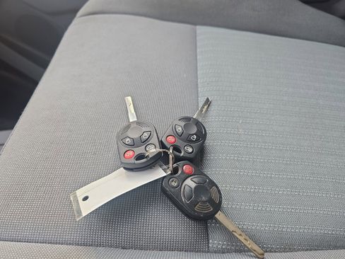 Used 2017 Ford Transit 250 130 Low Roof image 28