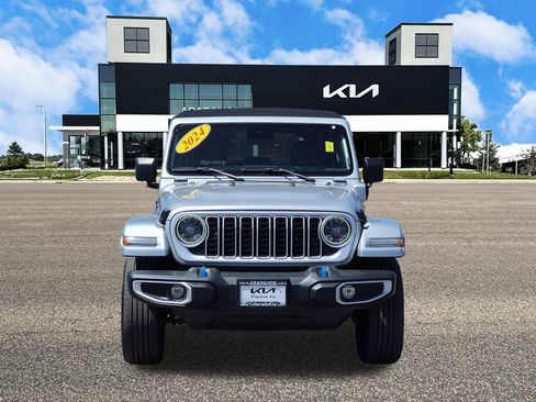 Used 2024 Jeep Wrangler Unlimited Sahara AWD/4WD image 3