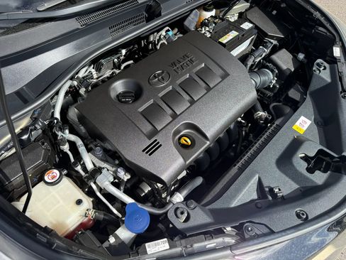 Used 2021 Toyota C-HR LE image 37