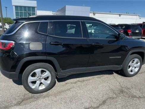 Used 2018 Jeep Compass Latitude w/ Cold Weather Group AWD/4WD image 2
